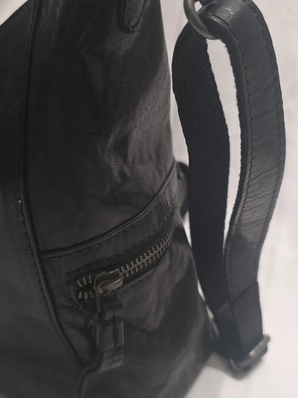 Spike & Sparraw Arkansas Leather Crossbody Bag - Black